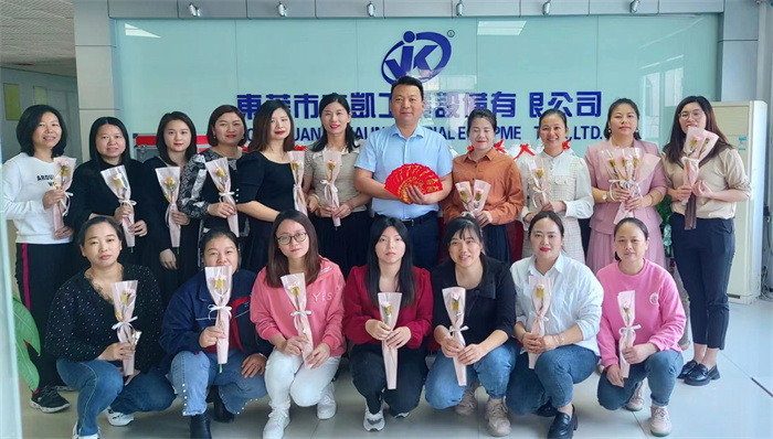 待到春來三月八，普天開滿美人花~