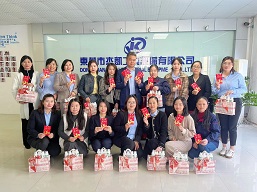 女神們，節(jié)日快樂！